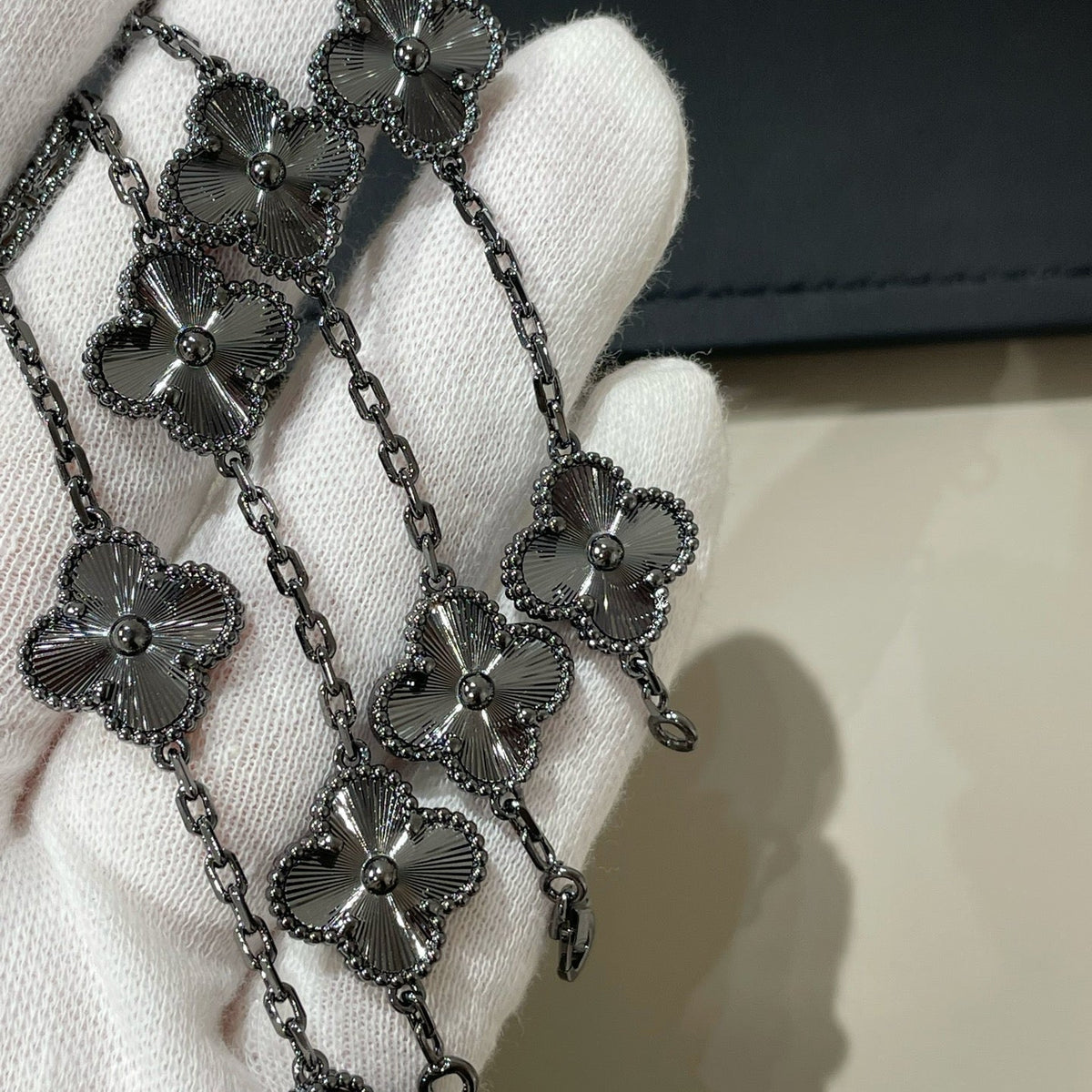 [⭐Haelin Jewelry]CLOVER 5 MOTIF BLACK BRACELET
