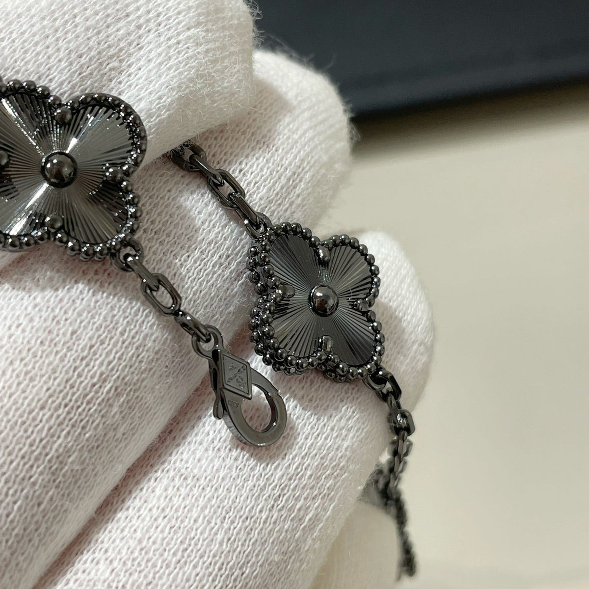 [⭐Haelin Jewelry]CLOVER 5 MOTIF BLACK BRACELET