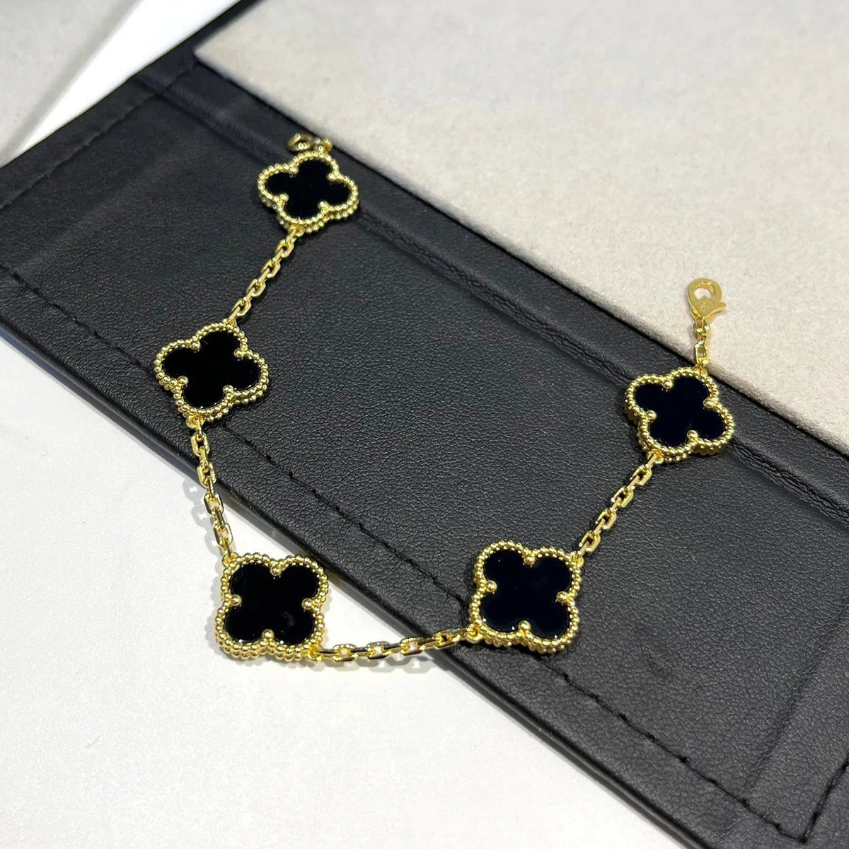 [⭐Haelin Jewelry] CLOVER 5 MOTIF ONYXS BRACELET COLLECTION