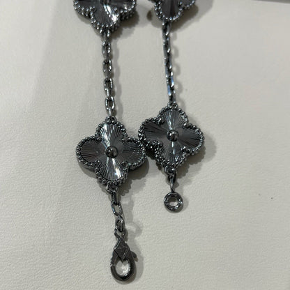 [⭐Haelin Jewelry]CLOVER 5 MOTIF BLACK BRACELET