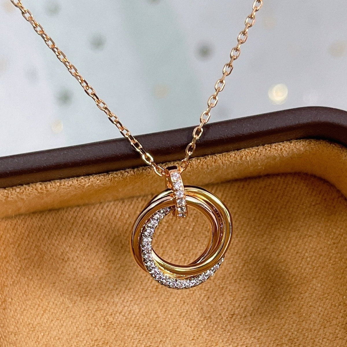 [⭐Haelin Jewelry]TRINITY NECKLACE SILVER GOLD PINK GOLD DIAMONDS
