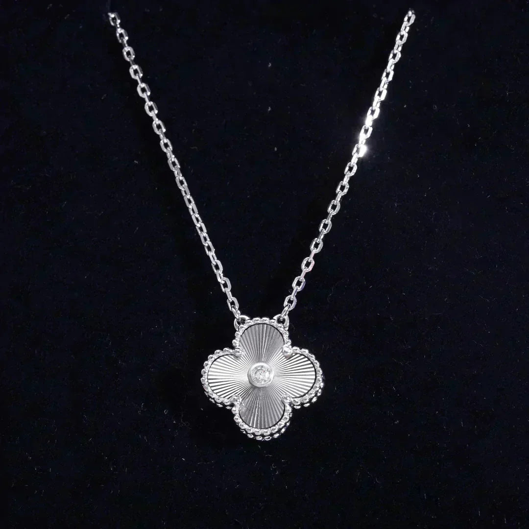 [⭐Haelin Jewelry]CLOVER  15MM DIAMOND LASER NECKLACE SILVER