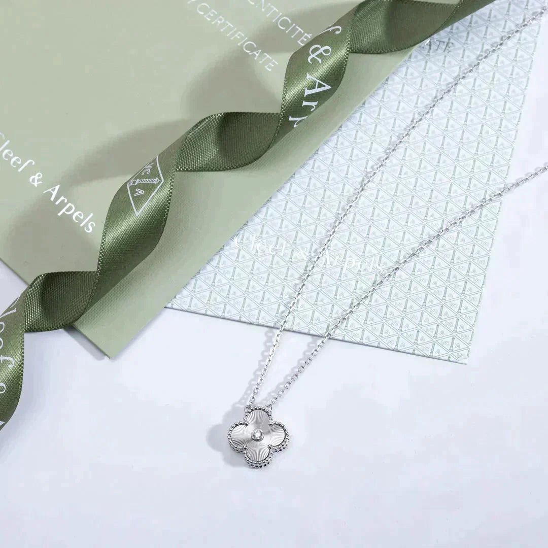 [⭐Haelin Jewelry]CLOVER  15MM DIAMOND LASER NECKLACE SILVER