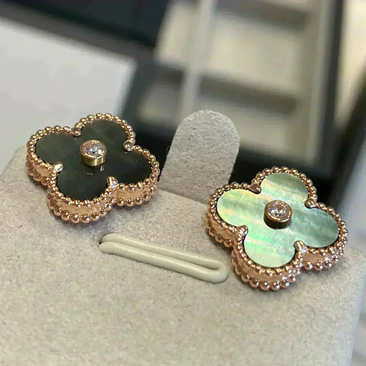 [⭐Haelin Jewelry]CLOVER MEDIUM 1 MOTIFS GRAY MOP  DIAMOND EARRINGS