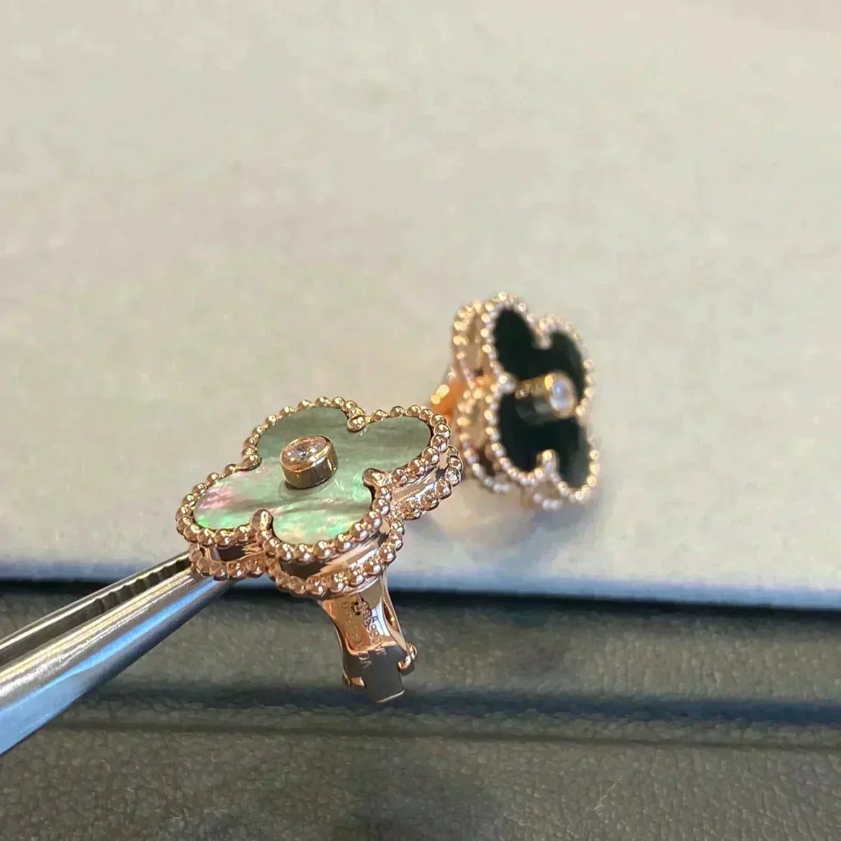 [⭐Haelin Jewelry]CLOVER MEDIUM 1 MOTIFS GRAY MOP  DIAMOND EARRINGS