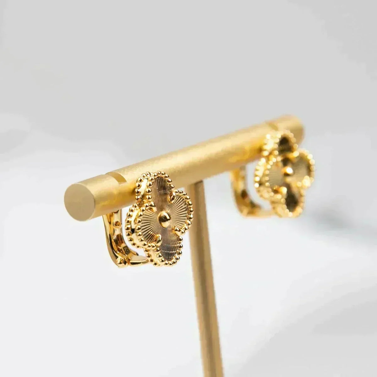 [⭐Haelin Jewelry]CLOVER MEDIUM 1 MOTIFS LASER EARRINGS
