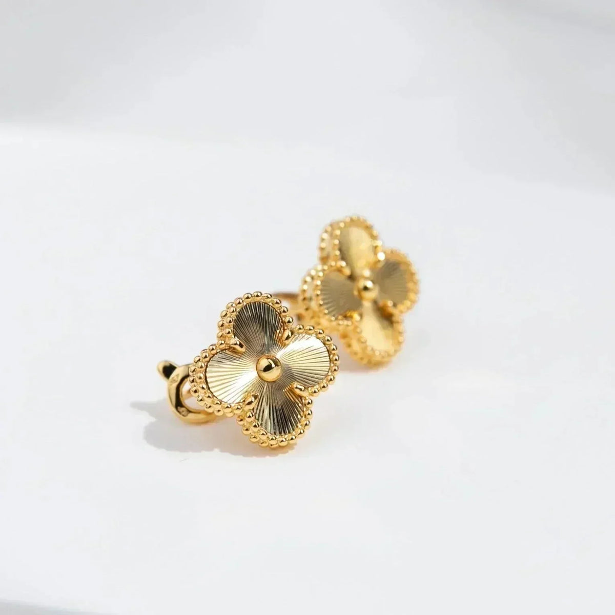 [⭐Haelin Jewelry]CLOVER MEDIUM 1 MOTIFS LASER EARRINGS