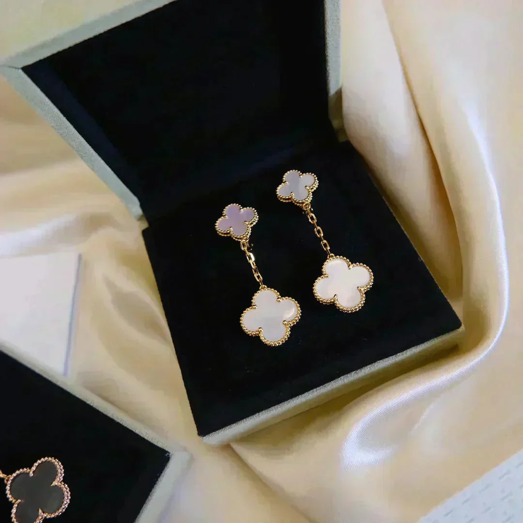 [⭐Haelin Jewelry]CLOVER 2 MOTIF WHITE MOP EARRINGS
