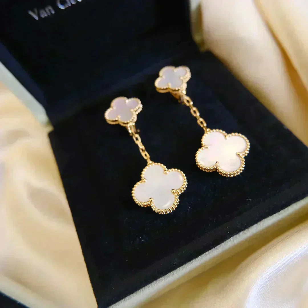 [⭐Haelin Jewelry]CLOVER 2 MOTIF WHITE MOP EARRINGS