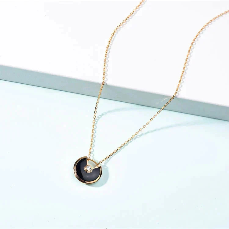 [⭐Haelin Jewelry]AMULETTE GOLD CARNELIAN ONYX NECKLACE