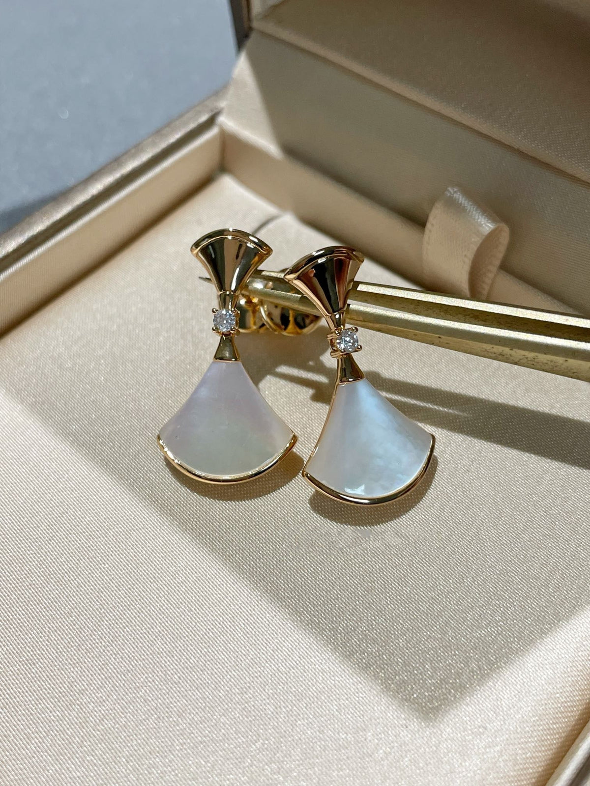 [⭐Haelin Jewelry]DREAM MOP 1 DIAMOND EARRINGS