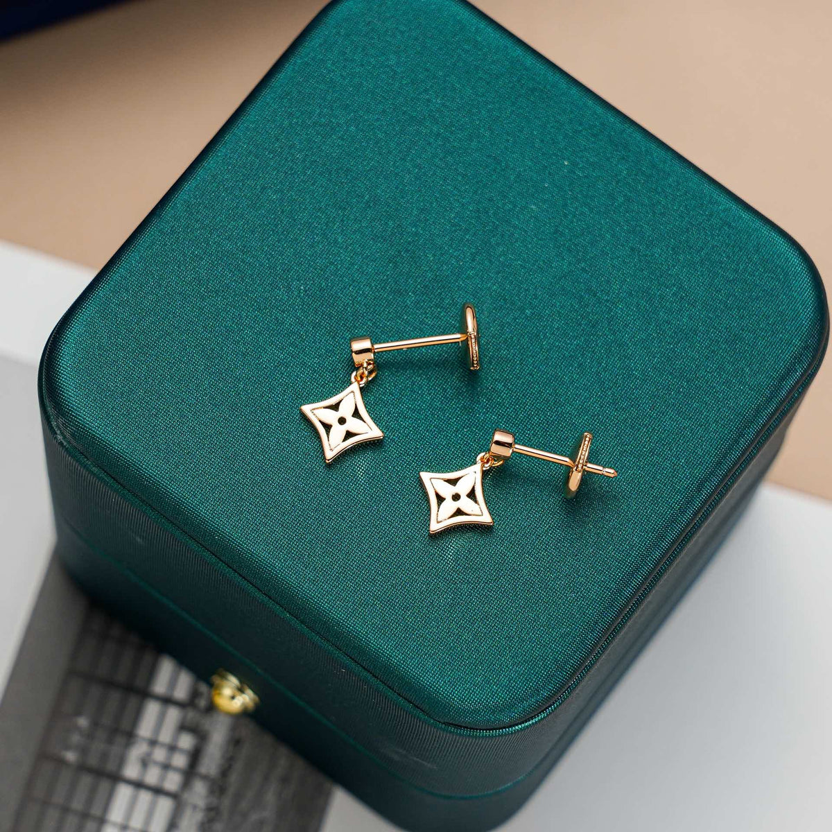 [⭐Haelin Jewelry]STAR EARRINGS GOLD