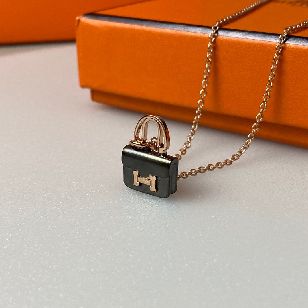 [⭐Haelin Jewelry]CONSTANCE BLACK PEDANT PINK GOLD NECKLACE