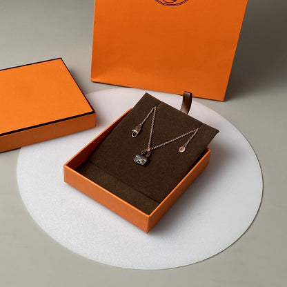 [⭐Haelin Jewelry]CONSTANCE BLACK PEDANT PINK GOLD NECKLACE