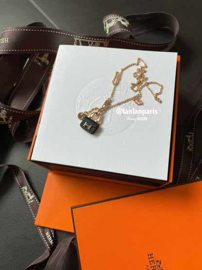 [⭐Haelin Jewelry]CONSTANCE BLACK PEDANT PINK GOLD NECKLACE