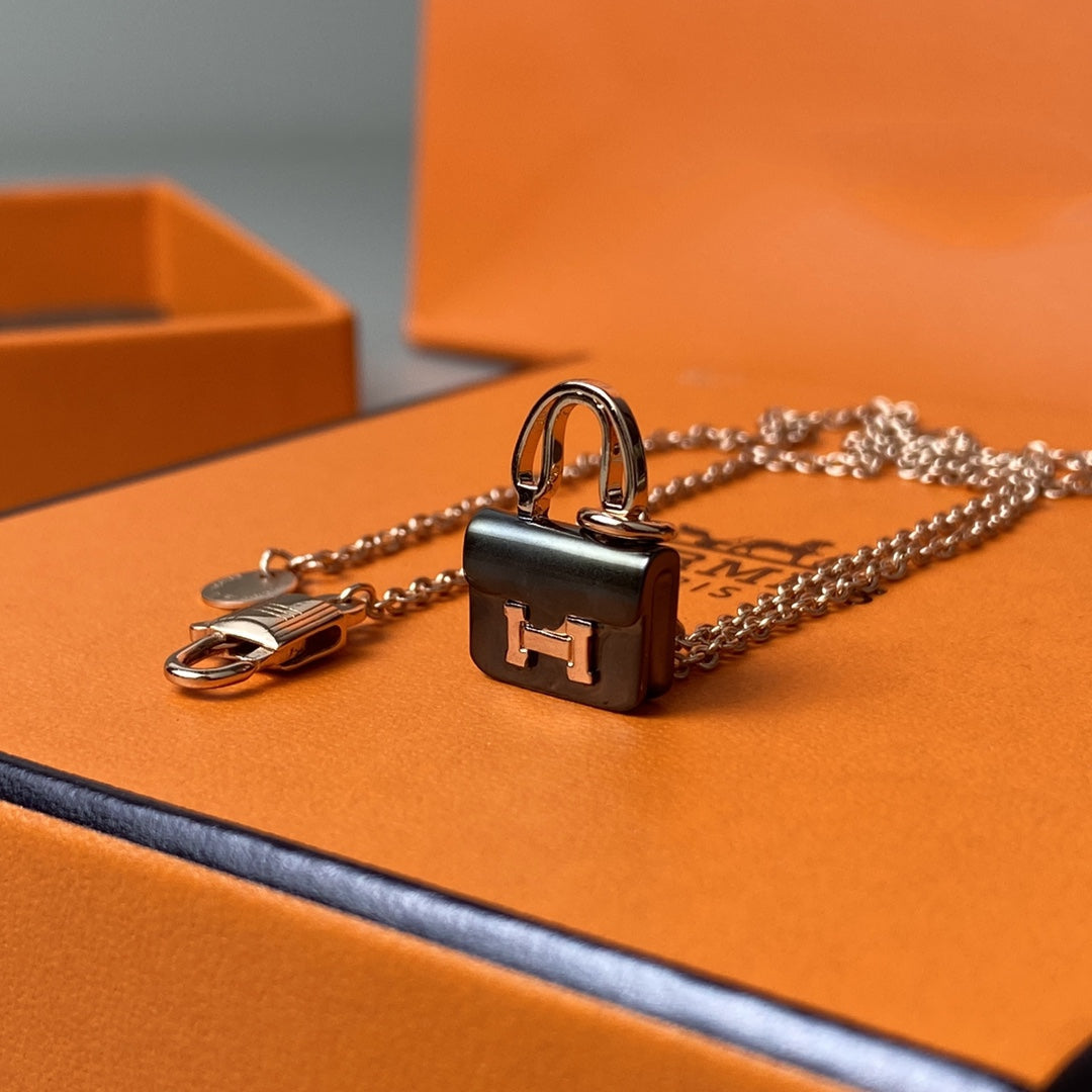 [⭐Haelin Jewelry]CONSTANCE BLACK PEDANT PINK GOLD NECKLACE