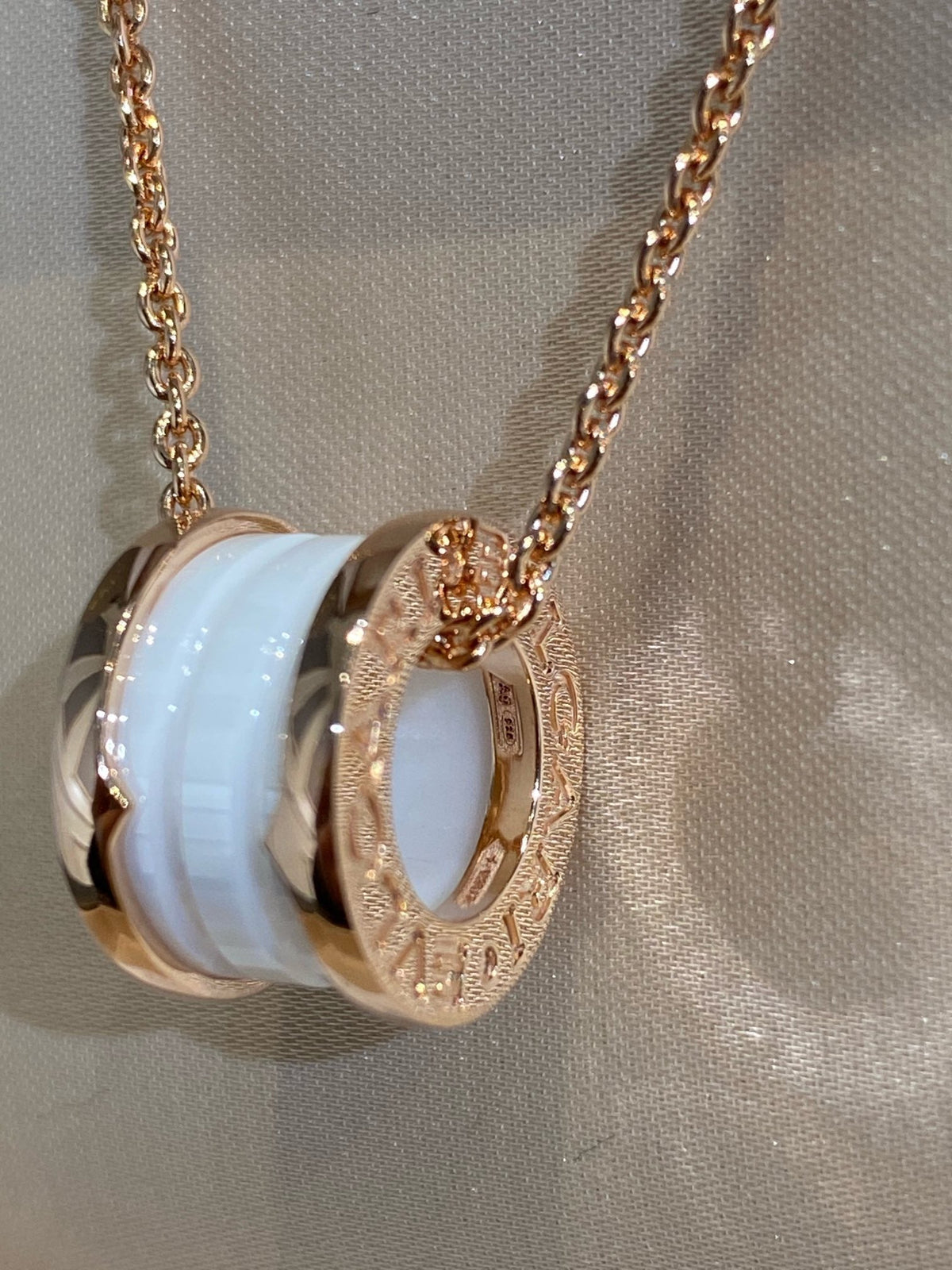 [⭐Haelin Jewelry]ZERO 1 WHITE CERAMIC PINK GOLD NECKLACE