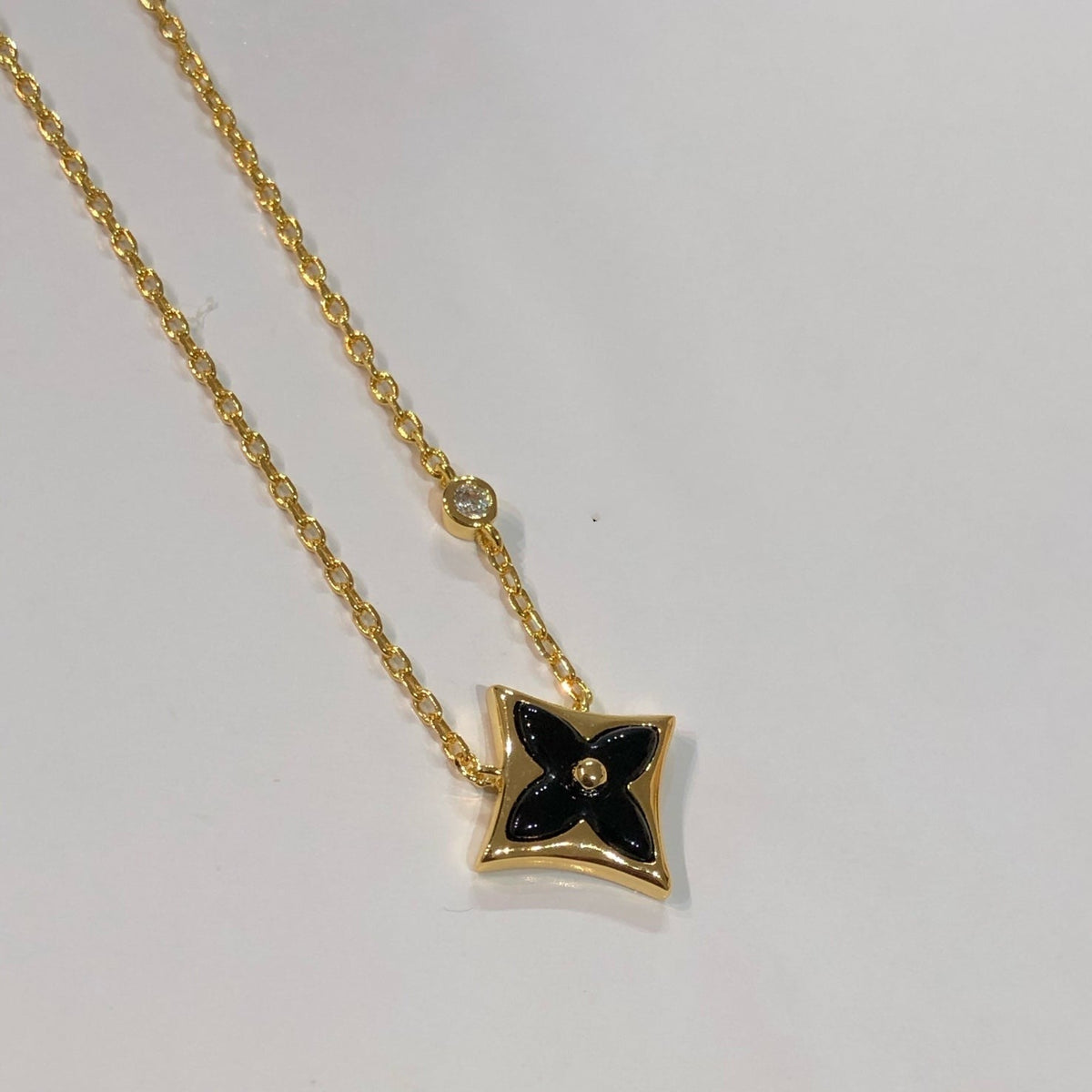 [⭐Haelin Jewelry]STAR BLACK MOP NECKLACE