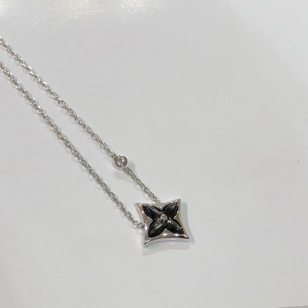 [⭐Haelin Jewelry]STAR BLACK MOP NECKLACE