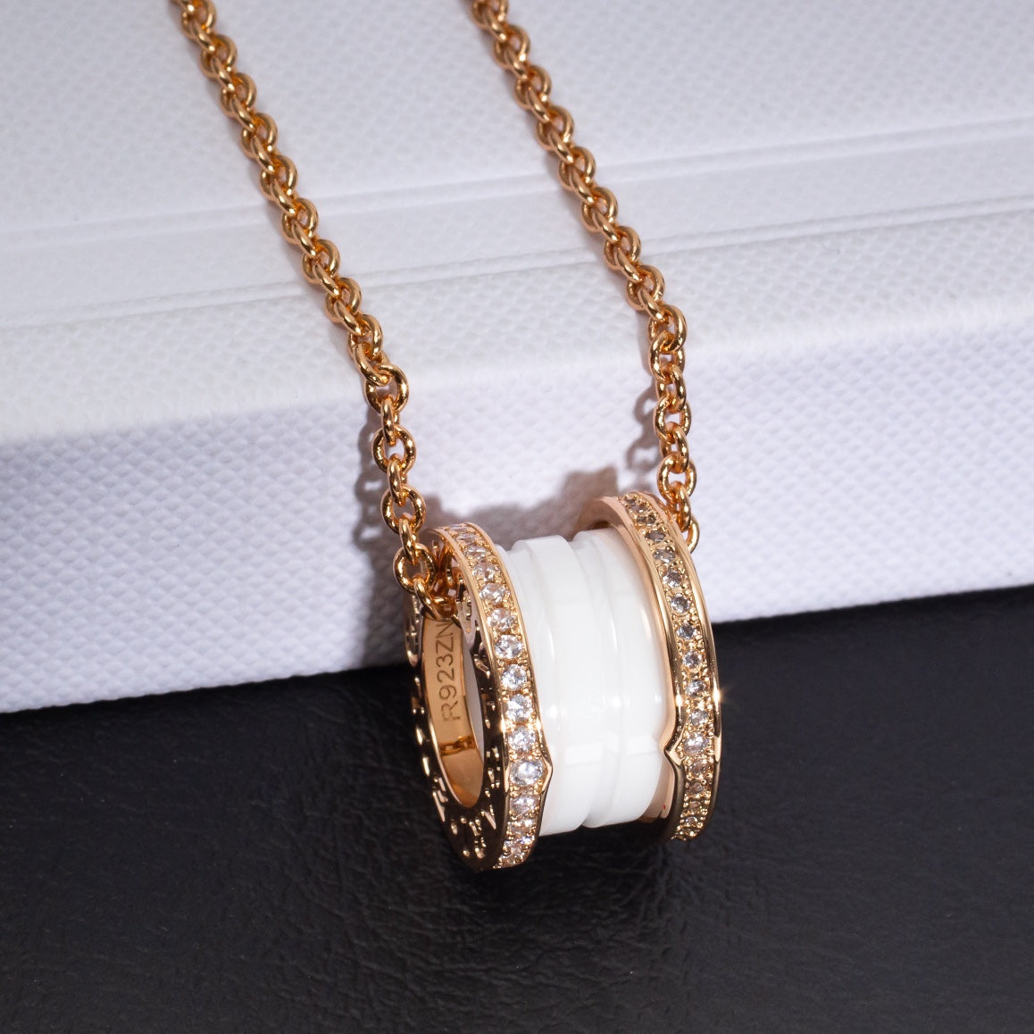 [⭐Haelin Jewelry]ZERO 1 WHITE CERAMIC PINK GOLD DIAMOND NECKLACE