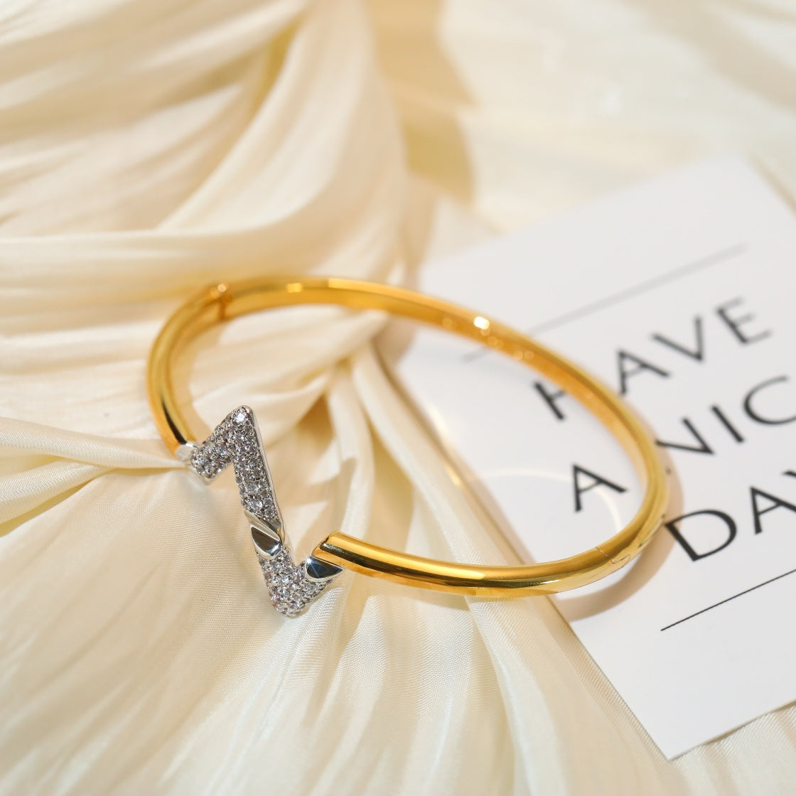 [⭐Haelin Jewelry]VOLTE UPSITE DOWN GOLD DIAMOND BRACELET
