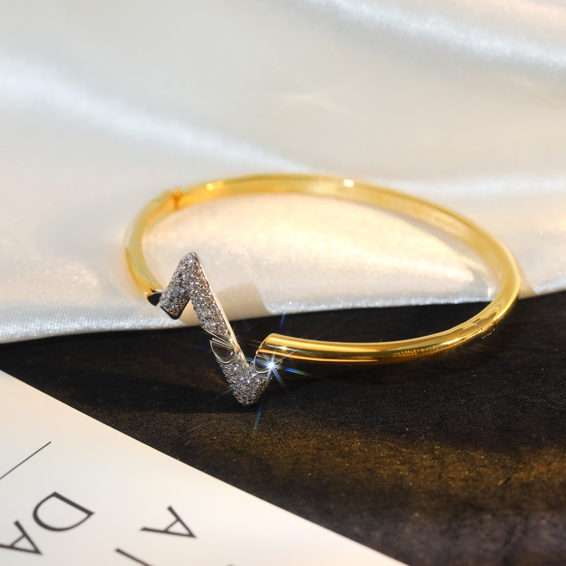 [⭐Haelin Jewelry]VOLTE UPSITE DOWN GOLD DIAMOND BRACELET