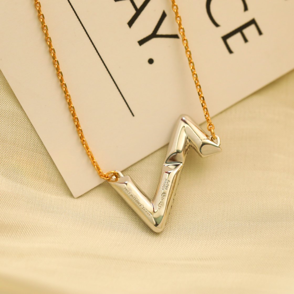 [⭐Haelin Jewelry]VOLT SILVER DIAMOND PEDANT NECKLACE