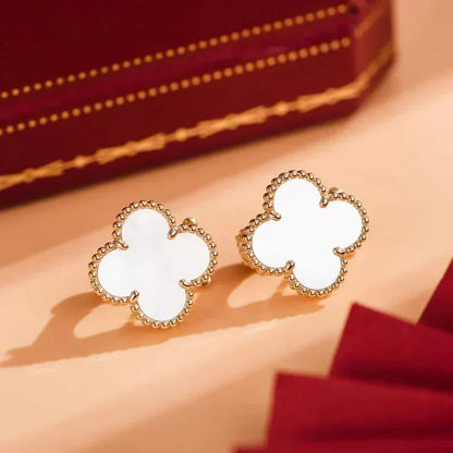 [⭐Haelin Jewelry]CLOVER MEDIUM 1 MOTIFS  WHITE MOP STUD EARRINGS