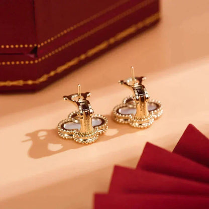 [⭐Haelin Jewelry]CLOVER MEDIUM 1 MOTIFS  WHITE MOP STUD EARRINGS