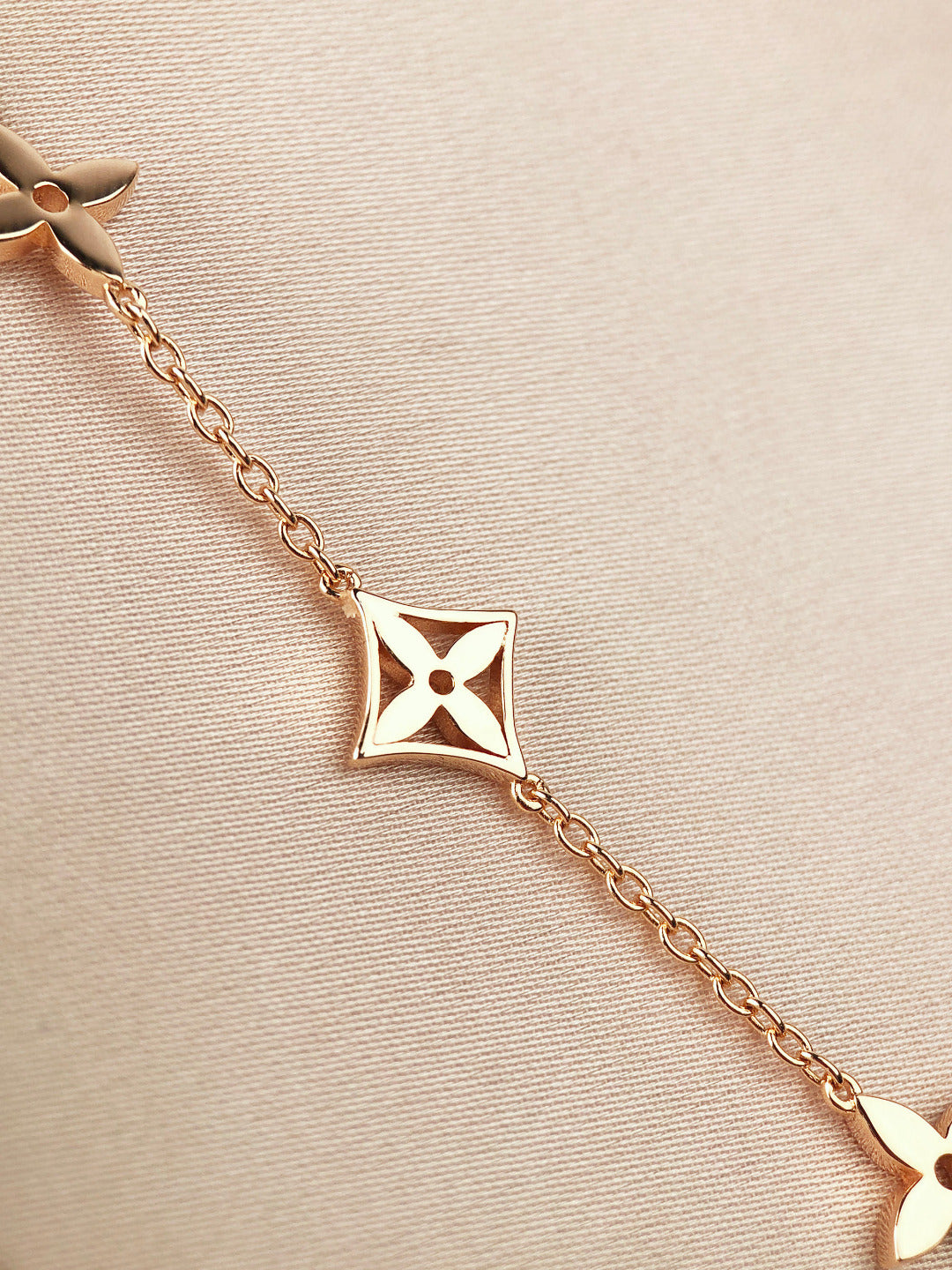 [⭐Haelin Jewelry]STAR AND SUN 7 MOTIFS GOLD BRACELET