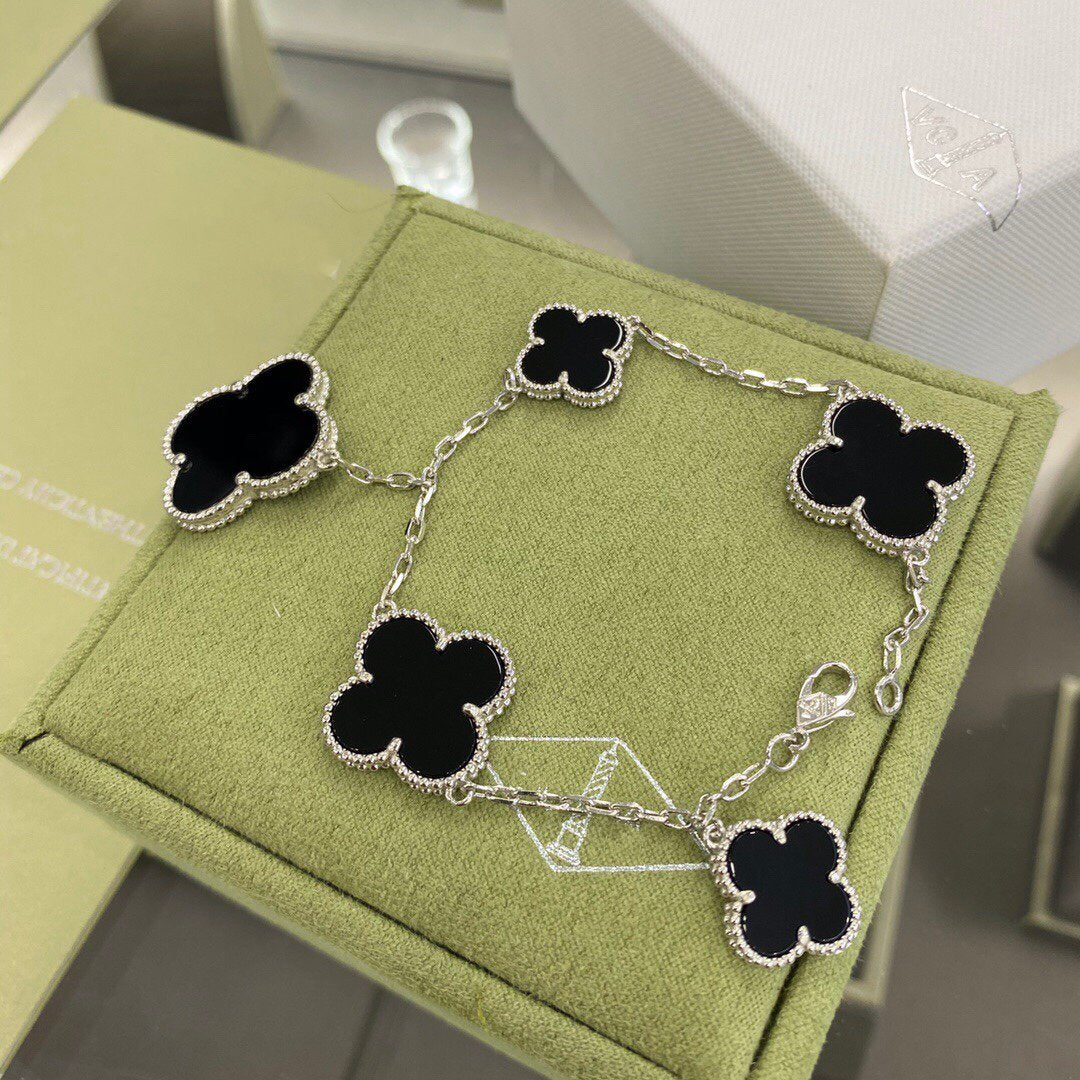 [⭐Haelin Jewelry]CLOVER 5 MOTIFS SIVLER ONYX BRACELET