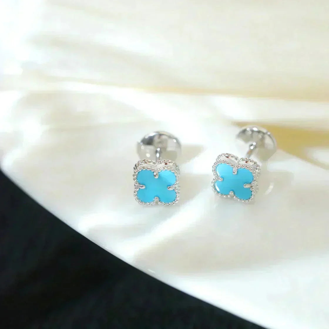 [⭐Haelin Jewelry]CLOVER MINI 9.5MM ONYX STUD EARRINGS SILVER