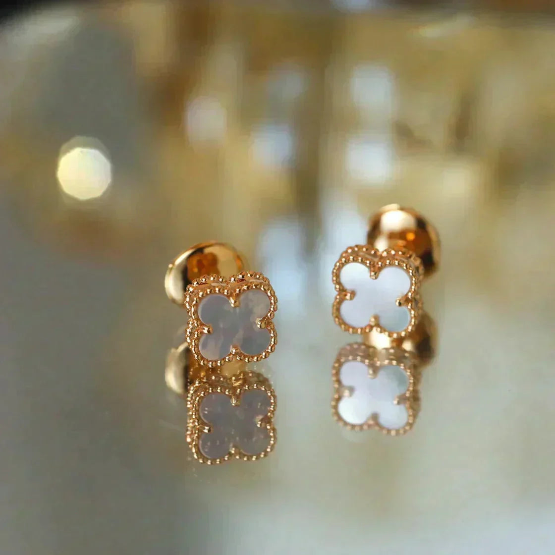 [⭐Haelin Jewelry]CLOVER MINI 9.5MM WHITE MOP EARRINGS