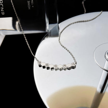 [⭐Haelin Jewelry]BEE MY LOVE DIAMOND NECKLACE