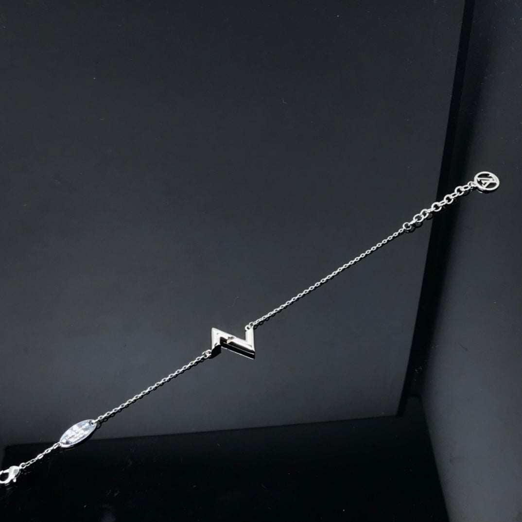[⭐Haelin Jewelry]VOLT LV LOGO BRACELET