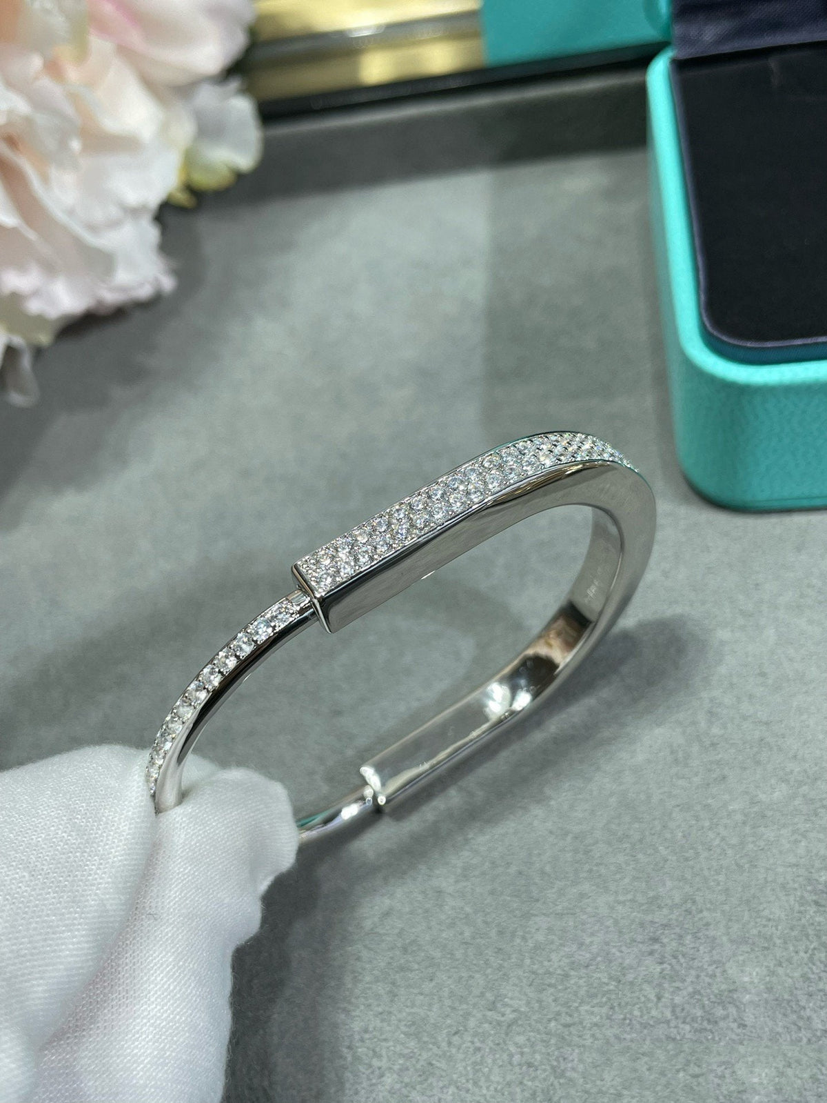 [Haelin Jewelry]LOCK BRACELET DIAMOND PAVED