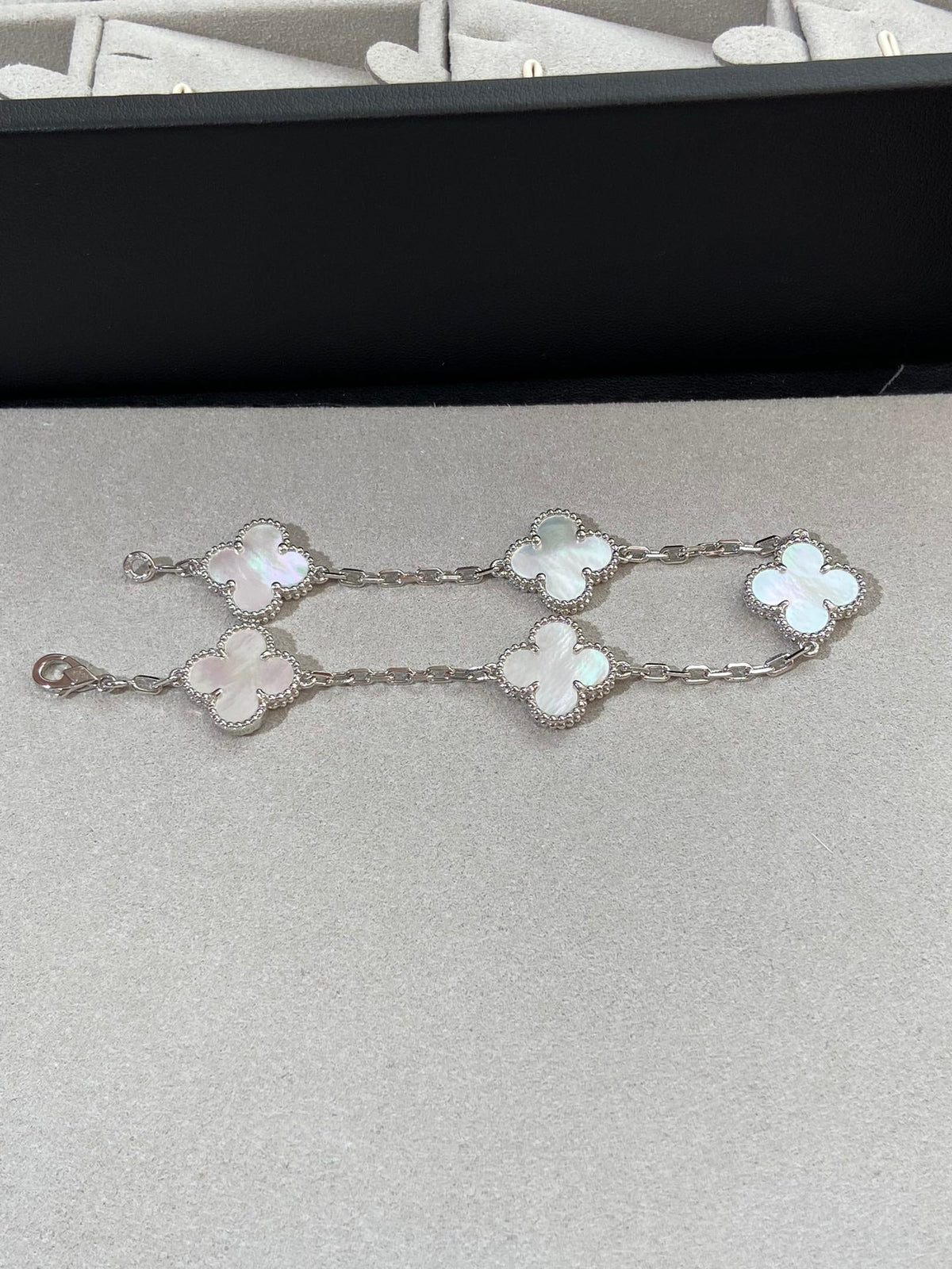 [⭐Haelin Jewelry]CLOVER WHITE PEARL MOP 5 MOTIF BRACELET COLLECTION