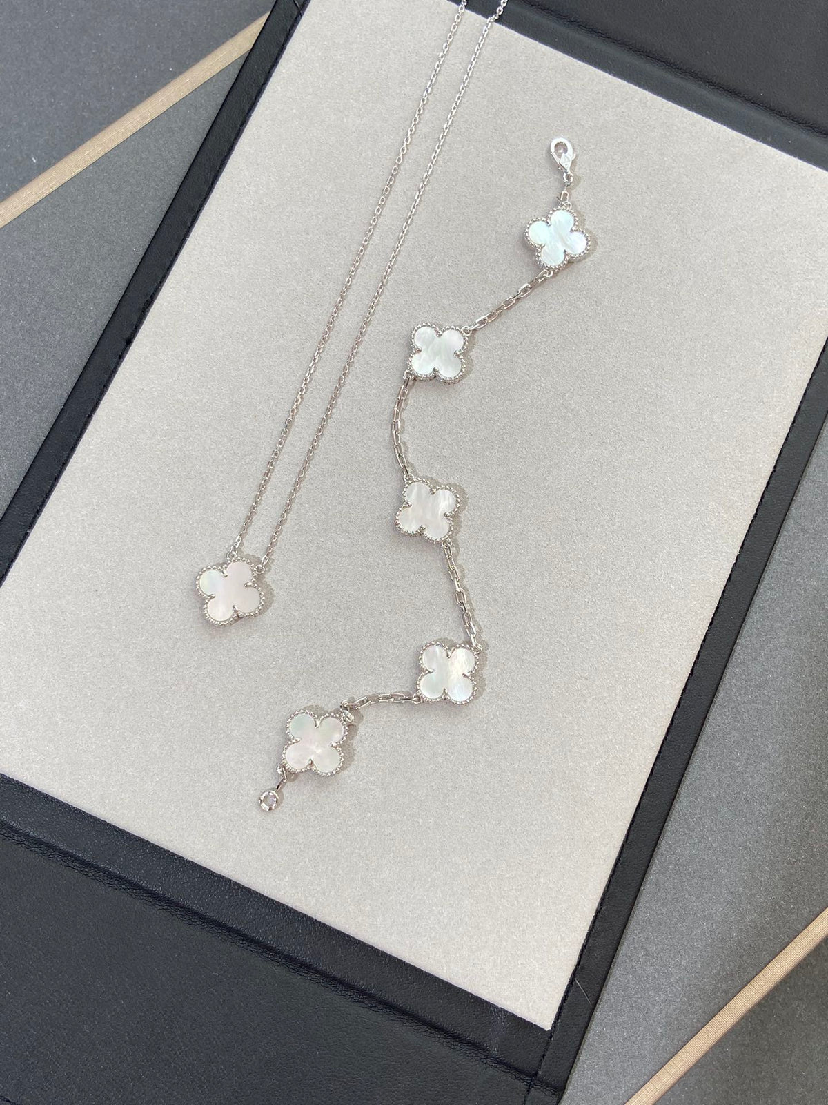 [⭐Haelin Jewelry]CLOVER WHITE PEARL MOP 5 MOTIF BRACELET COLLECTION