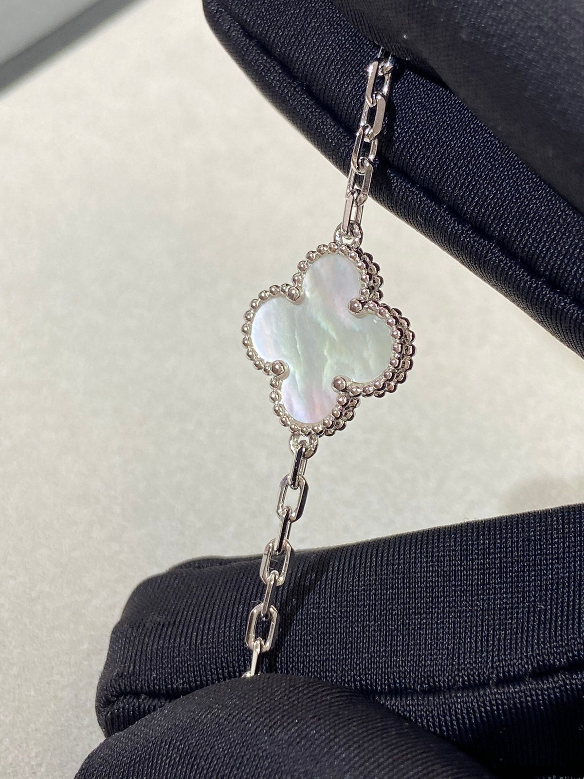 [⭐Haelin Jewelry]CLOVER WHITE PEARL MOP 5 MOTIF BRACELET COLLECTION