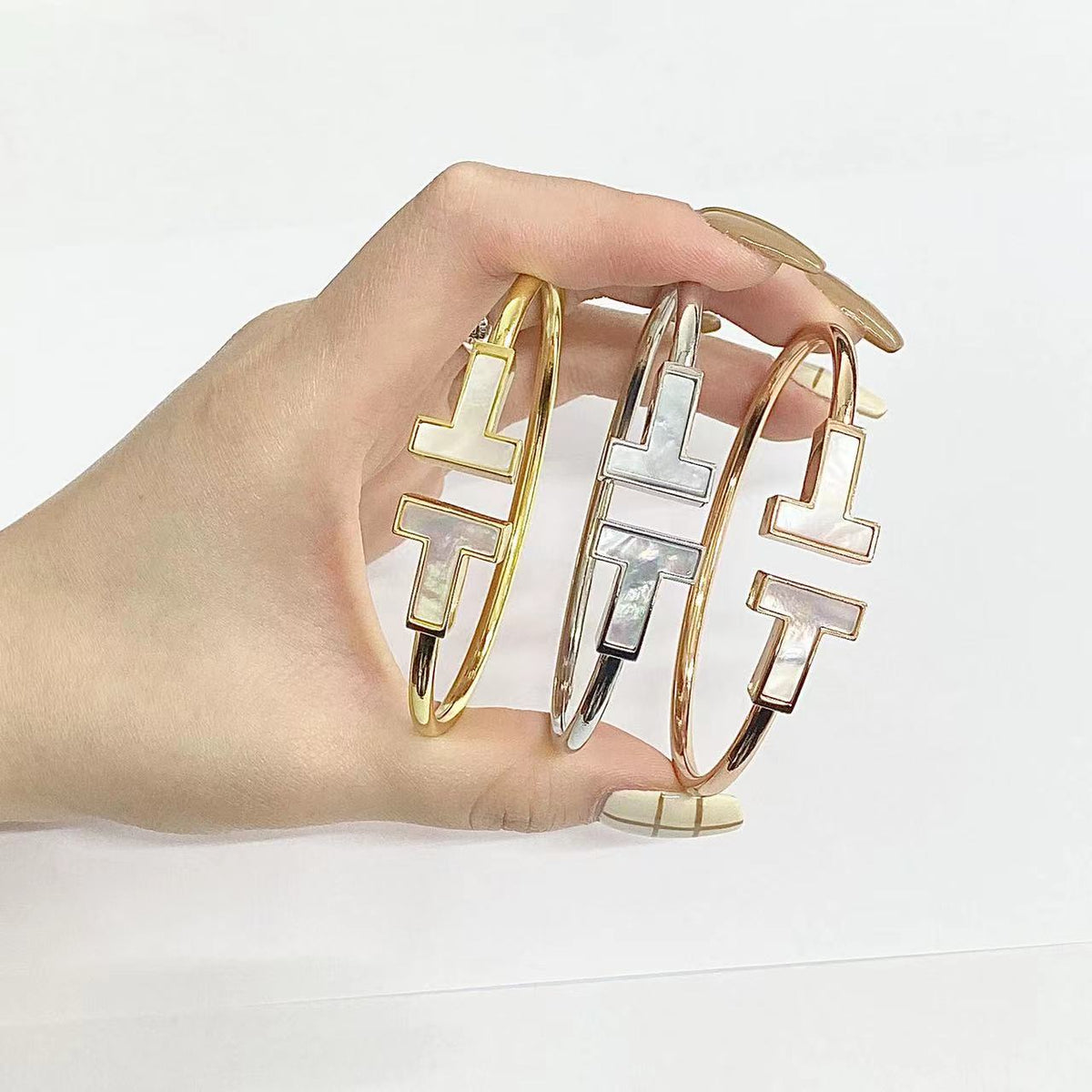 [Haelin Jewelry]T WIDE MOP OPEN BRACELET
