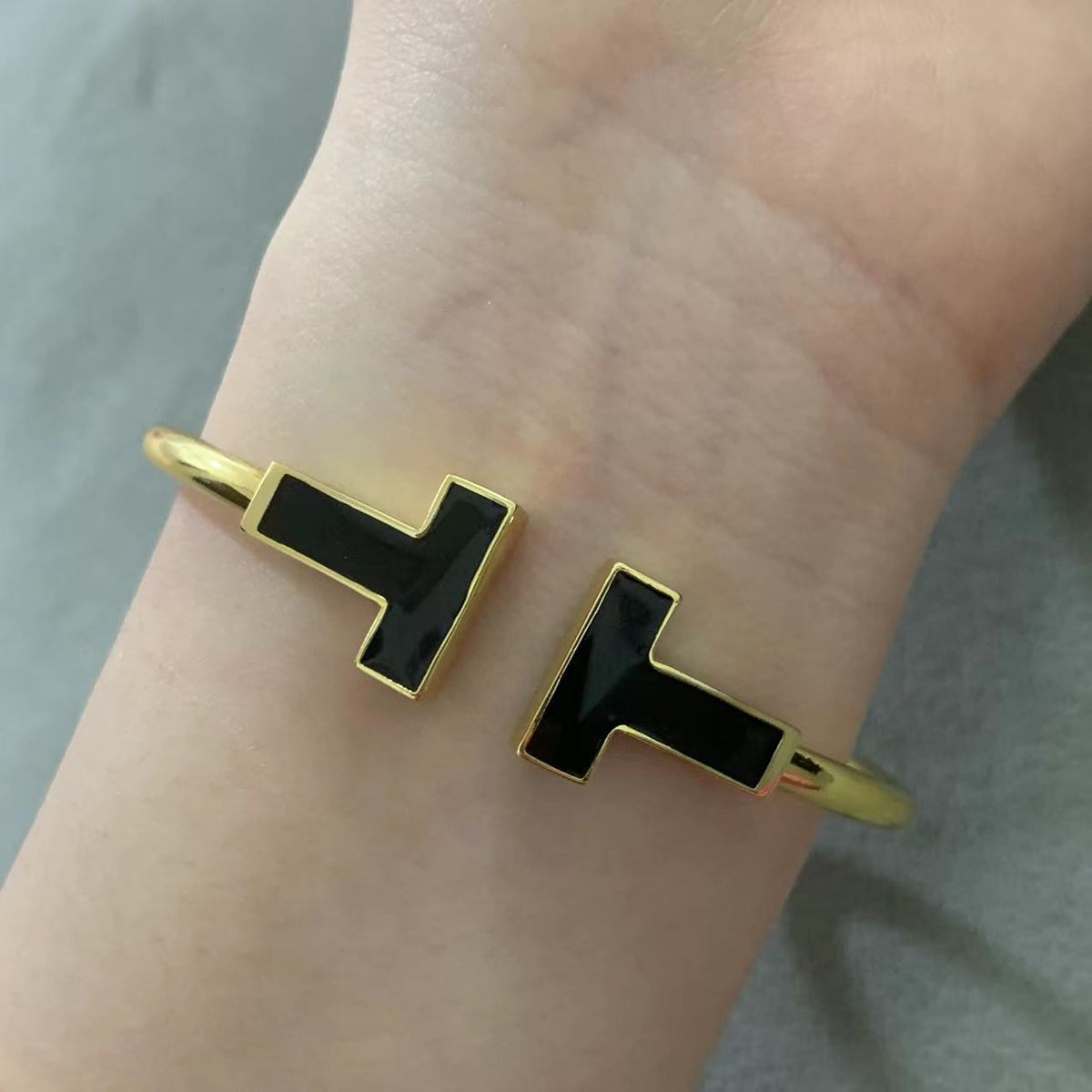 [Haelin Jewelry]T WIDE ONYX OPEN BRACELET