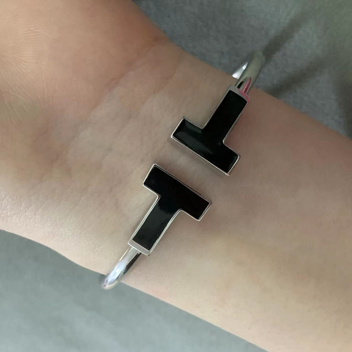 [Haelin Jewelry]T WIDE ONYX OPEN BRACELET