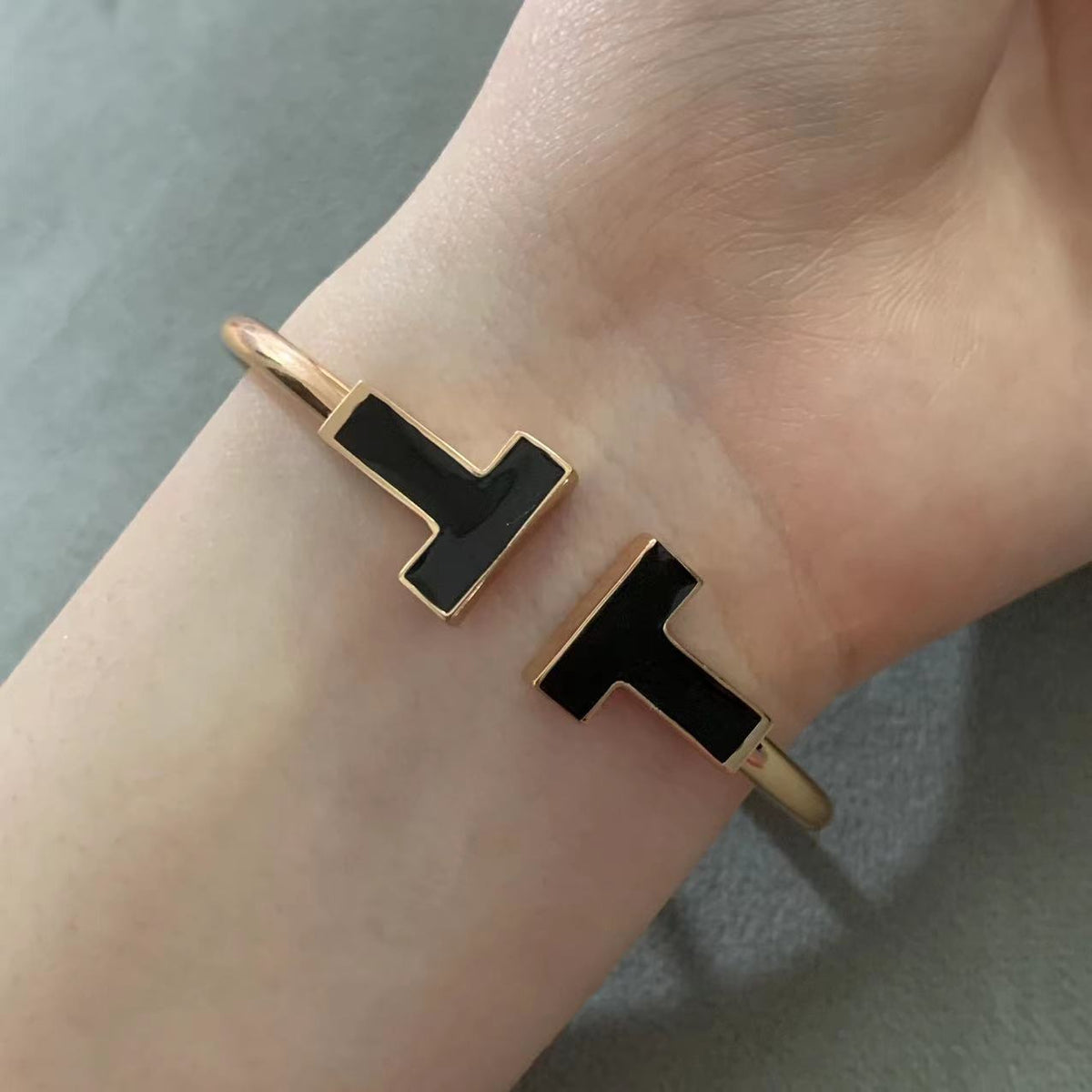 [Haelin Jewelry]T WIDE ONYX OPEN BRACELET