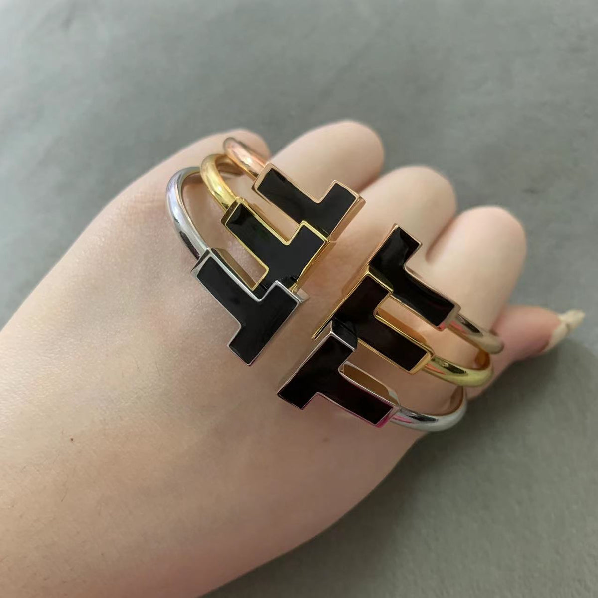 [Haelin Jewelry]T WIDE ONYX OPEN BRACELET