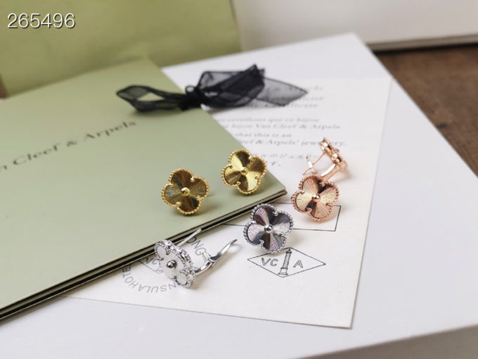 [⭐Haelin Jewelry]CLOVER MEDIUM STUD EARRINGS