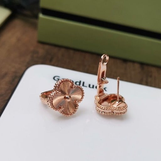 [⭐Haelin Jewelry]CLOVER MEDIUM STUD EARRINGS