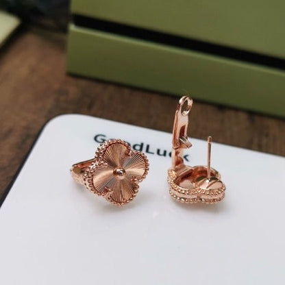 [⭐Haelin Jewelry]CLOVER MEDIUM STUD EARRINGS