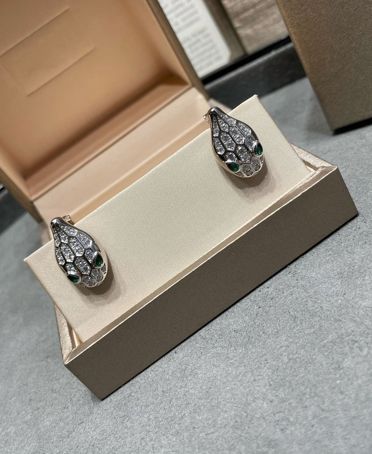 [⭐Haelin Jewelry]SERPENT DIAMOND STUD EARRINGS