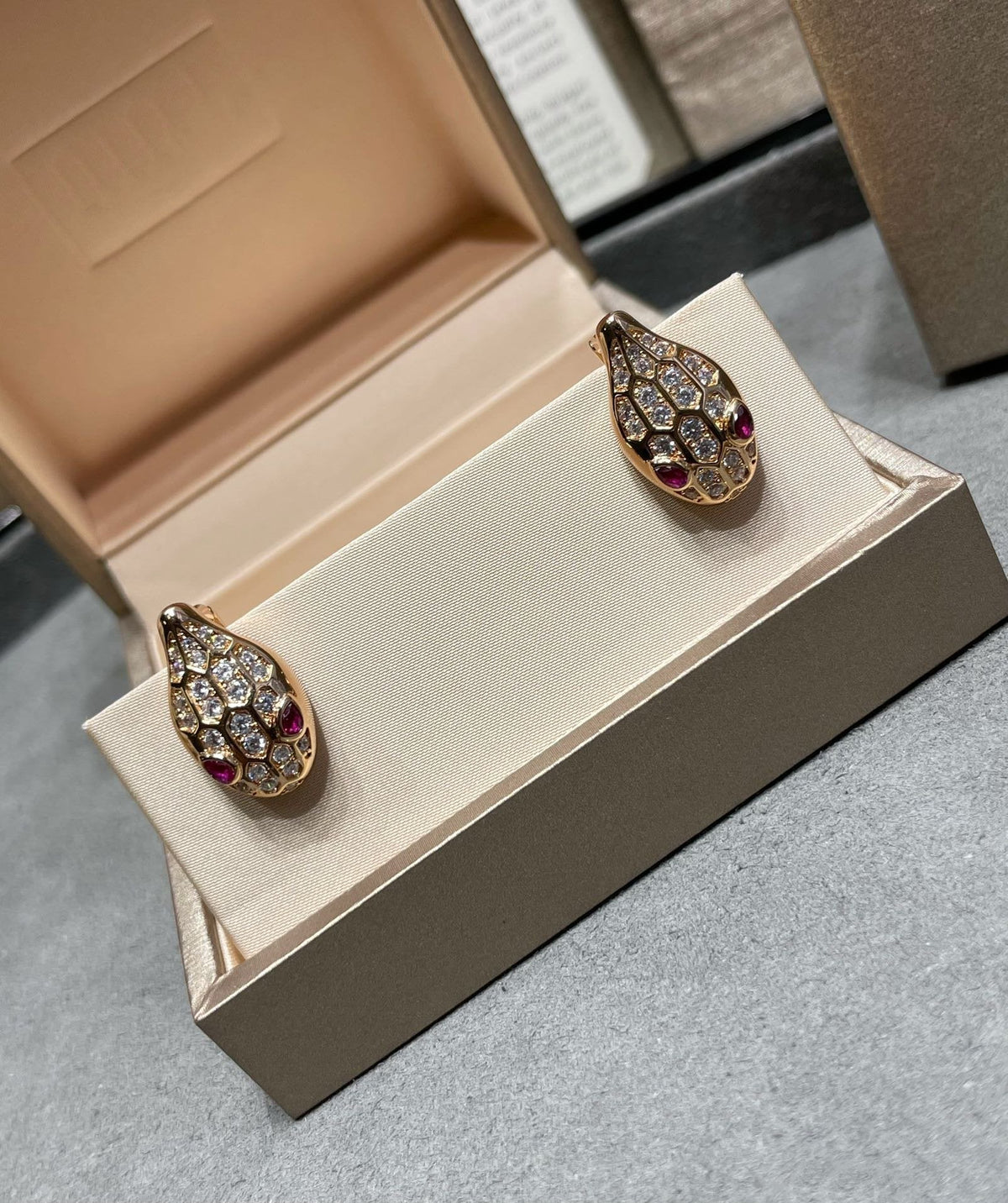 [⭐Haelin Jewelry]SERPENT DIAMOND STUD EARRINGS