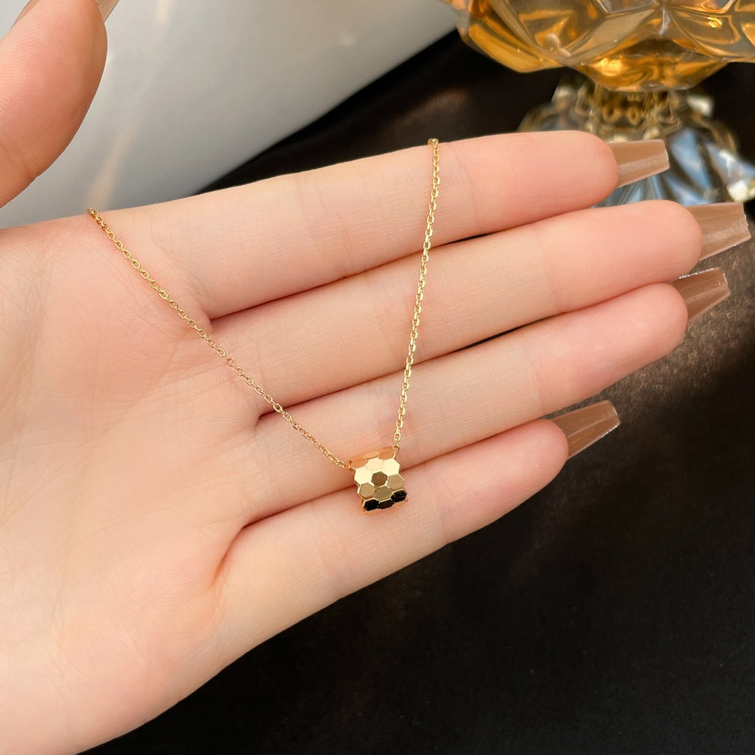 [⭐Haelin Jewelry]BEE MINI NECKLACE